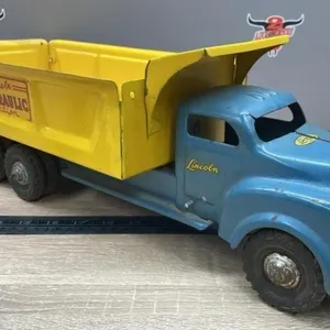 Lincoln Hydraulic Dump Truck. 20".