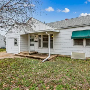 Online Auction – Beautifully Maintained 3 Bedroom Home with Garage, Sunroom & Hardwood Floors – 130 S Colorado