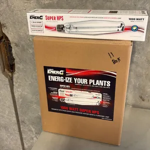 11 BOXES OF LIGHTENERG HORTICULTURAL PRODUCTS MDL:LE1000SHPS_ET25 GROW LIGHT BULBS 12PCS/CARTON