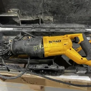 Dewalt Reciprocating Saw w/ Case - 12 amps