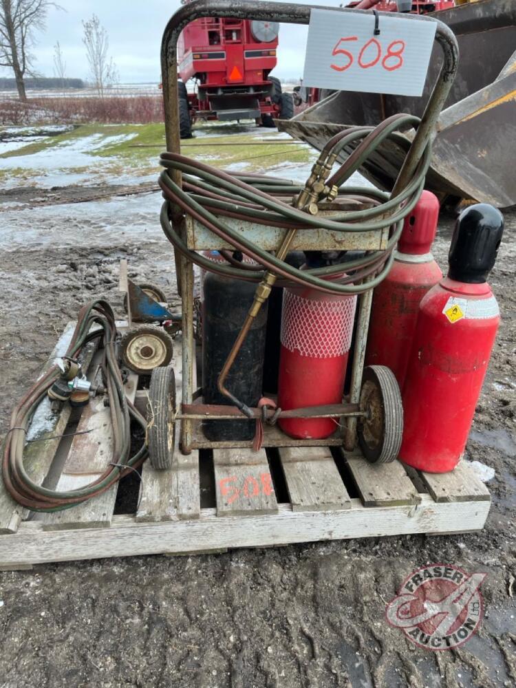 2 torches<br/>2 carts <br/>Owned tanks some are full