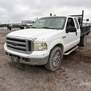 2006 Ford F-250 4x2 Extended Cab Flatbed Truck