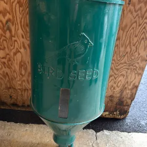 METAL BIRD SEED DISPENSER