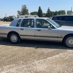 1990 Lincoln Town Car, 242,656 km showing, Rebuilt Status, VIN: 1LNLM81F8LY707710, H113, Owner: Brian C Keown, Seller: Fraser Auction ________________