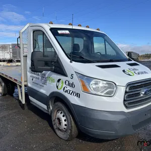 2017 Ford Transit 350HD Camion à Plateau
 UNRESERVED