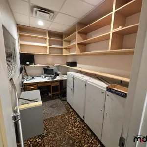 Contents of Office (Monitor & DVR System are Not Included)
 UNRESERVED