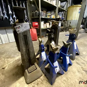 (7) Jack/Axle Stands
 UNRESERVED