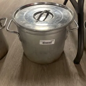 Aluminum Stock Pot with Lid, Approximately 10 Inches Diameter and 11 Inches Height