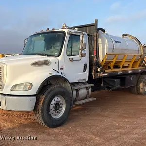 2006 Freightliner Business Class M2 flatbed truck with mud mixing system