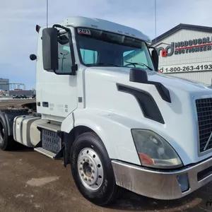 2013 Volvo VNL T/A Semi Truck