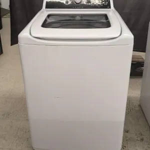 Frigidaire Max Fill Washer. Turns On.