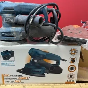 Black & Decker Sander. Working.