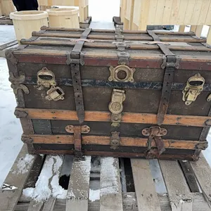39X18X20" VINTAGE TRUNK