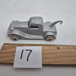 1930s Tootsietoy Tow Truck Made in USA