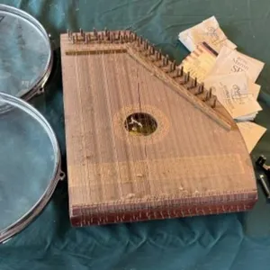 Paramount Concert Harp, 2 Ludwig Drum Heads,