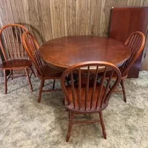 Round Dining Table w/ 4 Matching Chairs