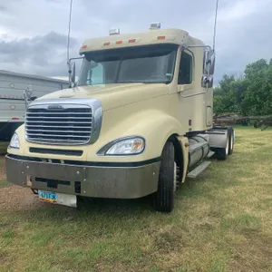 2006 Freightliner Columbia Semi