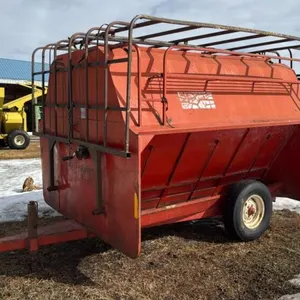 Easy Way approx 250-bushel creep feeder on wheels (B)