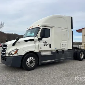 2018 Freightliner Cascadia 126 T/A Sleeper Truck Tractor