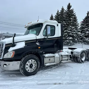 2013 Freightliner Cascadia 125 6x4 T/A Day Cab Truck Tractor