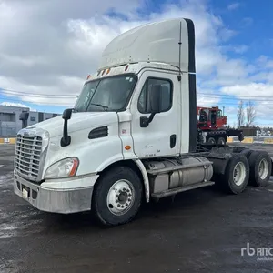 2015 Freightliner Cascadia 113 6x4 T/A Day Cab Truck Tractor