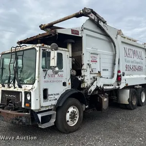 2007 Mack MR refuse truck