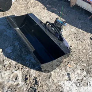 Unused TPM 32" Hydraulic Tilt Bucket, 1" Pin Hole, Hydraulic Hoses to suit 0.8-1.4 Ton Mini Excavators. 