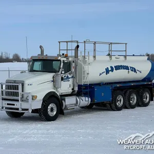 2016 INTERNATIONAL 5900I TRI/A 22,080L WATER TRUCK
