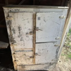 Montgomery ward co - the Windsor ice box