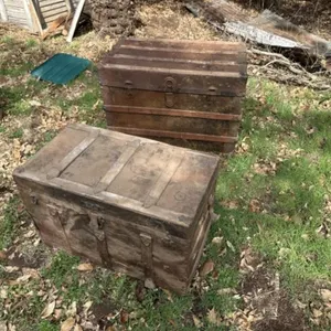 2 vintage chests