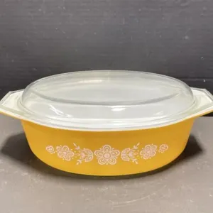 Pyrex Butterfly Gold 2.5 L Casserole Dish with Lid
