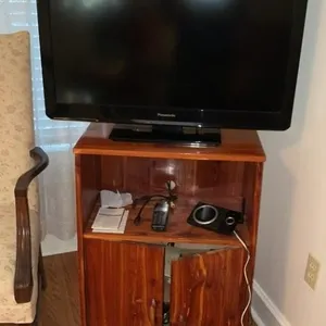 Panasonic 32 inch TV with cedar stand lot