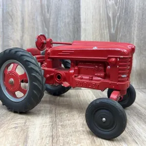 Hubley Tractor 1:16 Scale