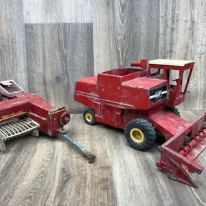 New Holland Baler & MF Combine 1:16 Scale