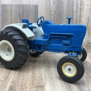 Ford 8600 Tractor ERTL 1:12 Scale missing exhaust