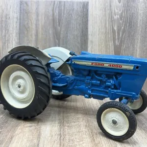 Ford 4000 Tractor ERTL 1:12 Scale Missing Stack