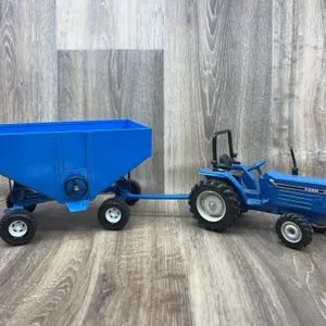 Ford 1920 Tractor w/Gravity Wagon 1:16 Scale