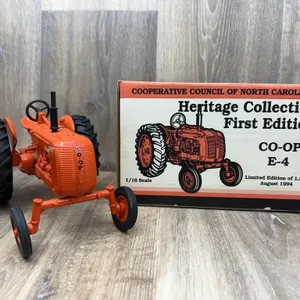 Co-op Heritage Collection Tractor E-4 ERTL 1:16 Sc