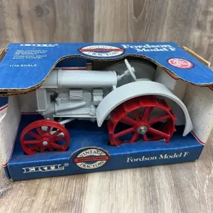 Fordson Model F ERTL 1:16 Scale, In Box