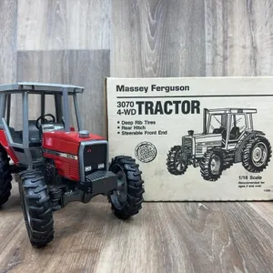 Massey Ferguson 3070 4-WD Tractor ERTL 1:16 Scale,