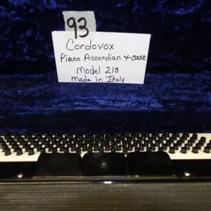 CORDOVOX MODEL 210 PIANO ACCORDION W/CASE