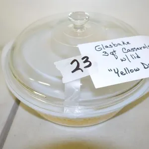 GLASBAKE 3 QT CASSEROLE YELLOW DAISY