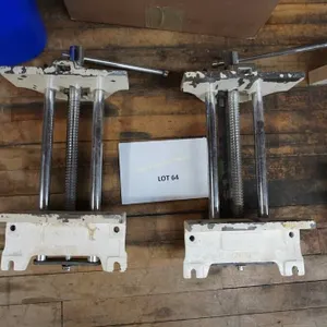 2-vises, 10" wide