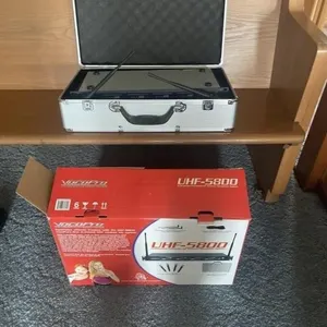 VocoPro UHF-5800 microphone system