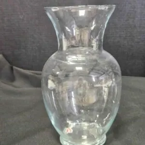 Vase; 9" tall clear flower vase; Sweetheart shape