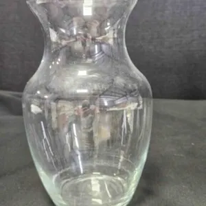 Vase; 8" tall clear flower vase; Sweetheart shape