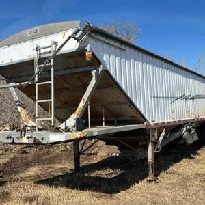 2003 Cancade 36FT. Twin Hopper Grain Trailer