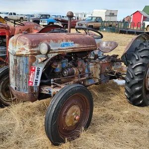 TRACTOR : Ford 2N
