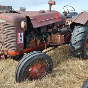 TRACTOR: 1951 IH McCormick WD-9