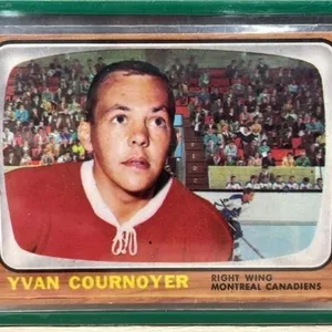 1966 Yvan Cournoyer Hocky Card. *DC